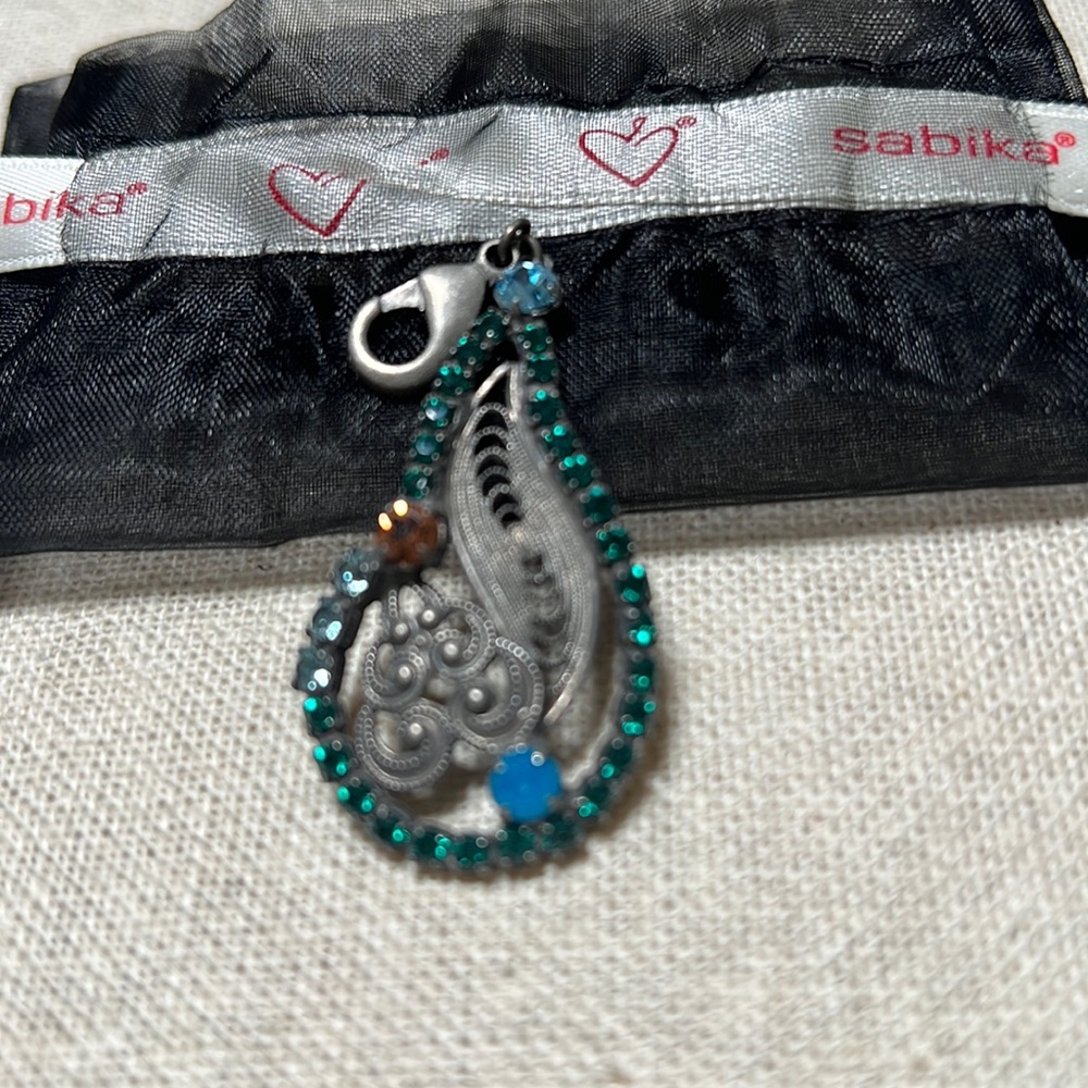 Sabika pendant